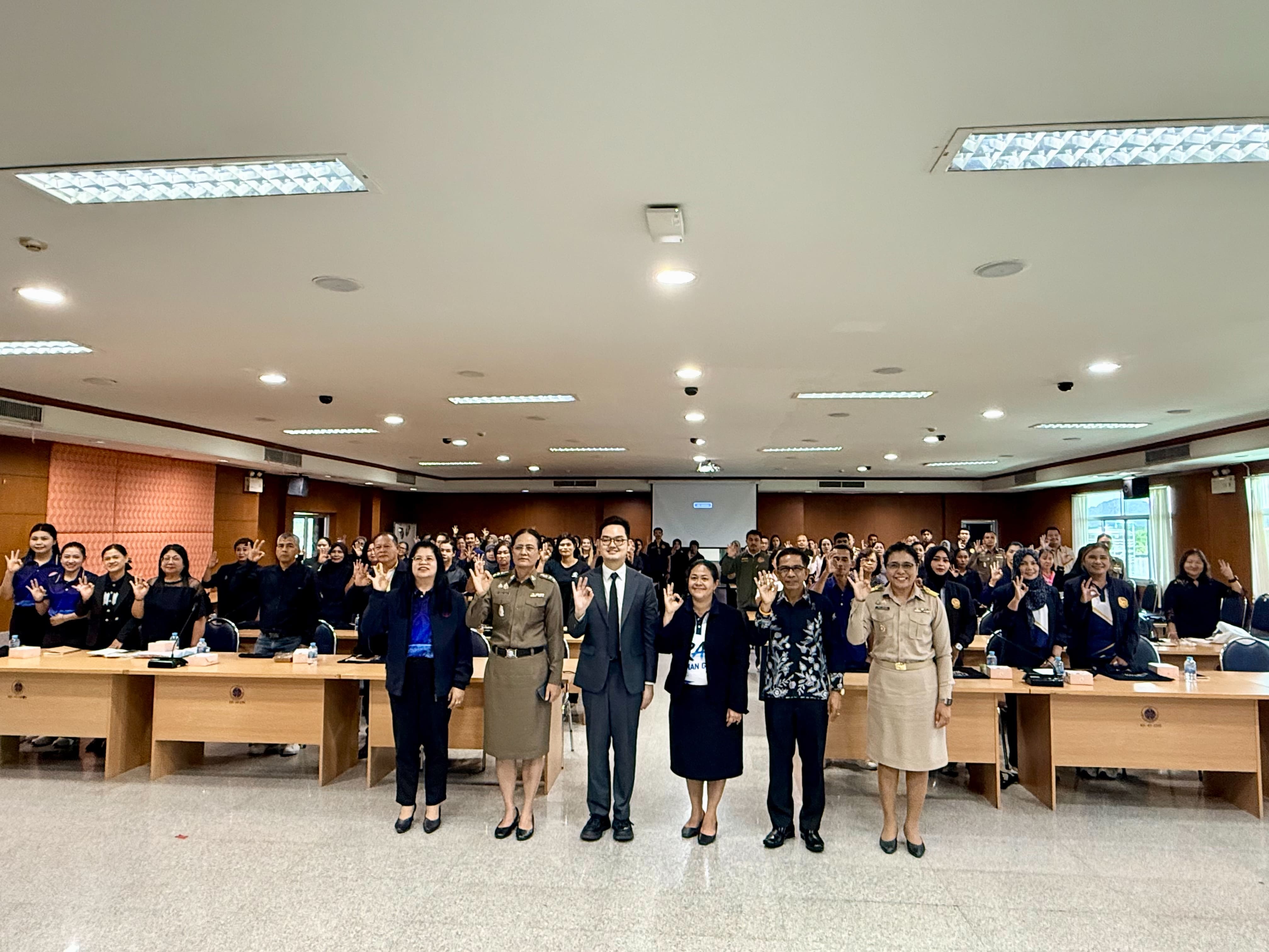 ✨ พช.กระบี่ ร่วมเสวนา “สานพลังเครือข่าย เสริมพลังสตรี สร้างครอบครัวเข้มแข็ง ความรุนแรงในครอบครัวเป็นศูนย์”
