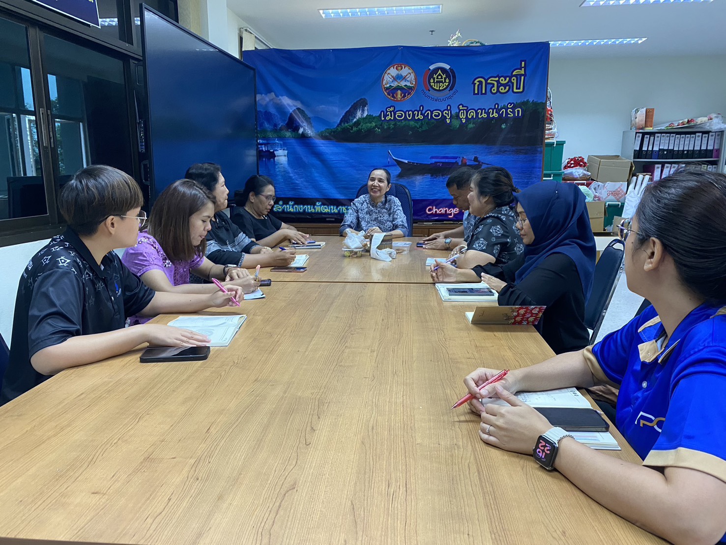 พช.กระบี่ ให้การต้อนรับผู้ตรวจราชการกรมการพัฒนาชุมชน ผู้ตรวจฯ มุกดา หลิมนุกูล ตรวจติดตามการดำเนินงานพัฒนาชุมชน สำนักงานพัฒนาชุมชนจังหวัดกระบี่